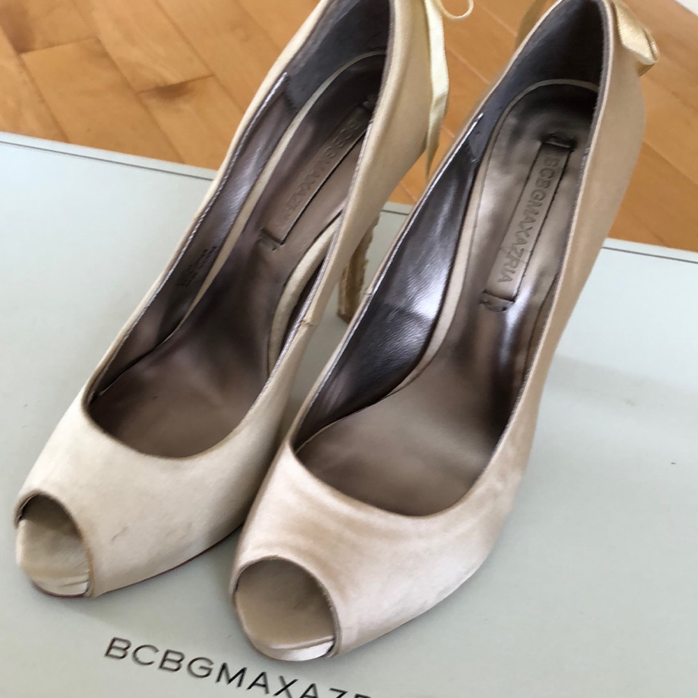 BCBGMAXAZRIA Peeptoe Pumps
